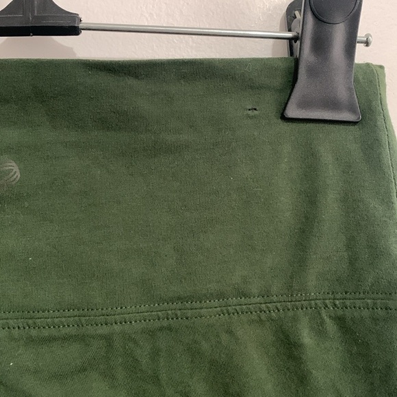 BNWOT TNA Green Biker Shorts size S - Picture 4 of 4